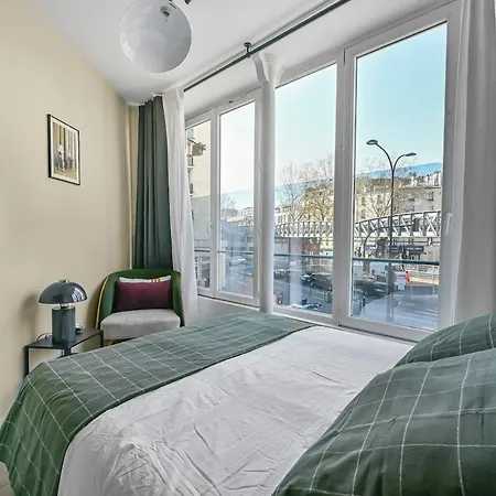 Light - Intimate Faubourg Apartment