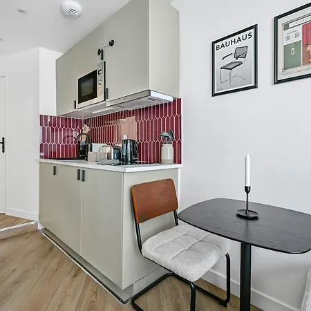 Light - Intimate Faubourg Paris